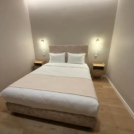 Hotel Residencia Lis And Parking