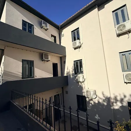 Residencia Lis And Parking Hotel